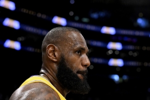 九游体育-马健：詹姆斯的中国行在流量榜绝对是独一档 现场气氛相当炸裂