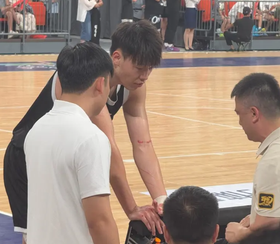 九游体育下载-广东险胜美国球队！4人上双，张昊统治攻守，张文逸26分险成卧底